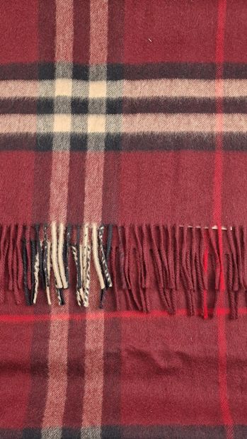 BURBERRY - Fringed cashmere scarf with burgundy...