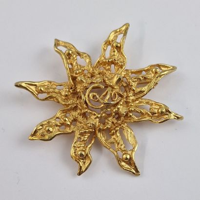Christian LACROIX - BROCHE ETOILE en métal...