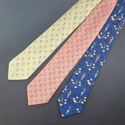 HERMES - 3 silk CRAVATES with printed motifs

Expert...