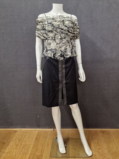CHANEL X Karl Lagerfeld - ENSEMBLE composé...