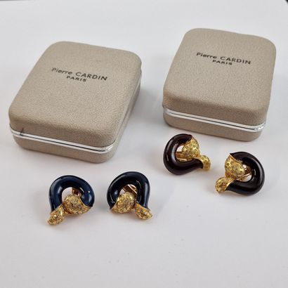 Pierre CARDIN - LOT composé de deux paires...