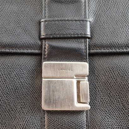 LANCEL - SAC POCHETTE en cuir grainé noir...