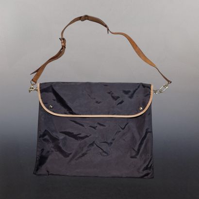 Louis VUITTON - GRANDE HOUSSE en nylon café...