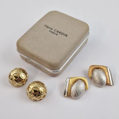 Pierre CARDIN - LOT composé de deux paires...