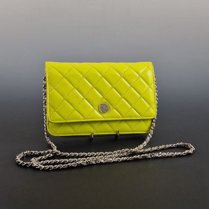 CHANEL Sample - WALLET ON CHAIN 19cm en cuir...