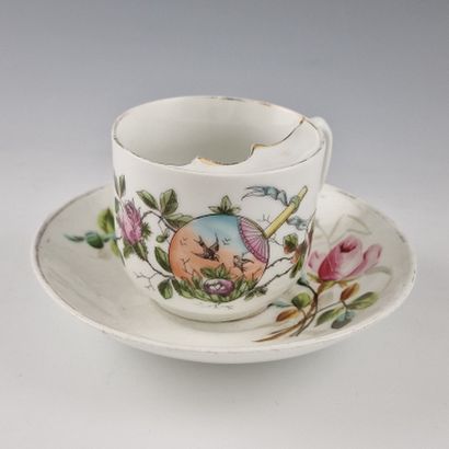 WHITE PORCELAIN MUSTACHE CUP H. 7 cm Circa...
