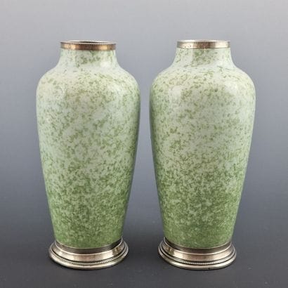 SEVRES - PAIRE DE VASES OVOIDES en faïence...