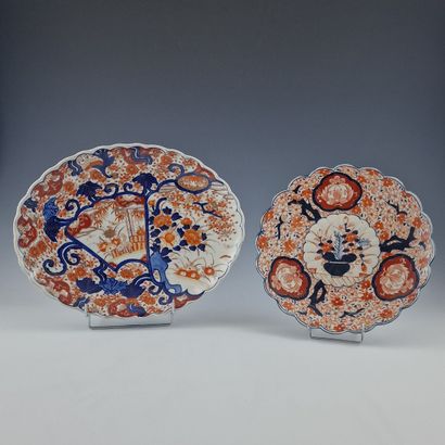 OVAL DISH 41 x 31.5 cm AND ROUND DISH D....