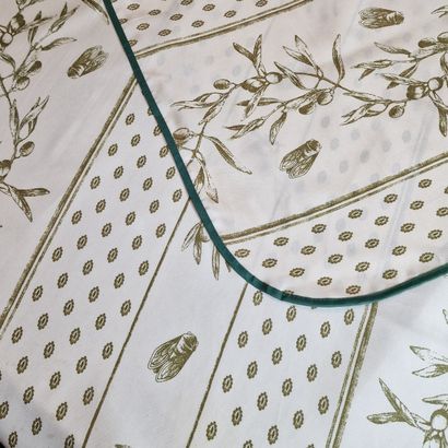 RECTANGULAR NAPPE with curved corners in...