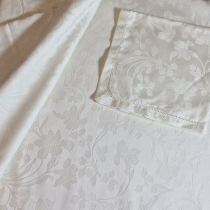 FRETTE - LARGE RECTANGULAR NAPPE AND 11 TABLE...