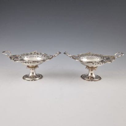 SUITE OF 4 CHARMING LITTLE FRIANDISE CUPS...