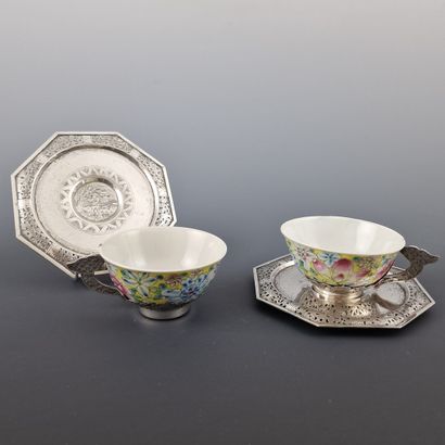 PAIR OF TEA MUGS H. 5 cm AND THEIR OCTOGONAL...