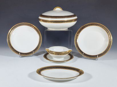 LIMOGES - PARTIE DE SERVICE DE TABLE 56 PIECES...