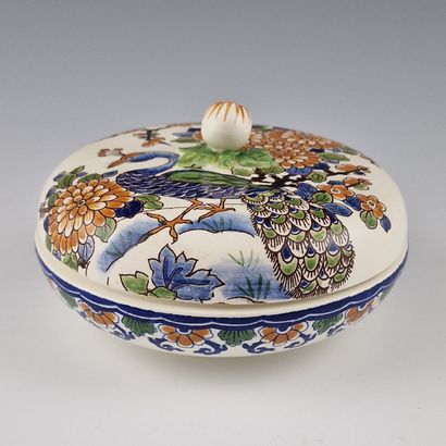 GIEN - DELFT MODEL - Fine earthenware BONBONNIERE...