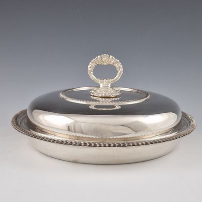 LARGE ROUND COUVERED LEGUMIER in silver-plated...