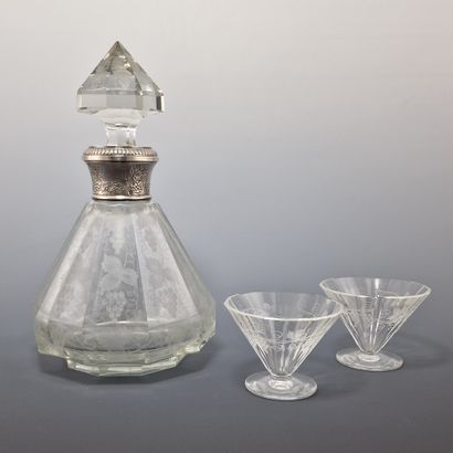 7 PIECES LIQUEUR SERVICE in cut and engraved...