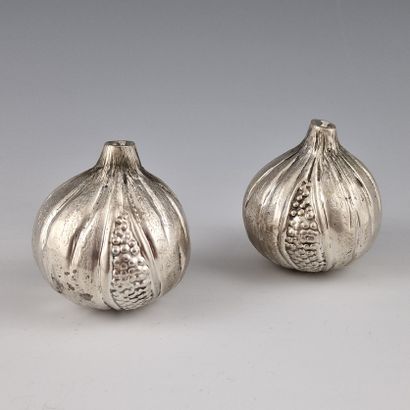 2 STATUETTES OF FIGS FOR TABLE DECORATIONS...