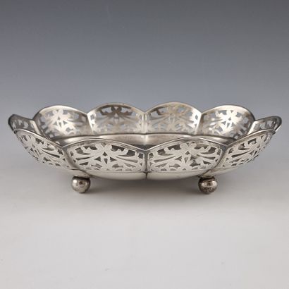 OVAL BREAD BIN with pinched ribs and scalloped...