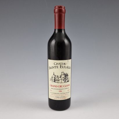 COLORED MOLDED PLASTIC BORDEAUX PEPPER Circa...