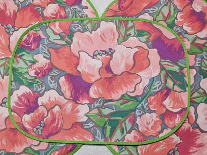 SET OF 8 OVAL REVERSIBLE TABLE SETs in cotton...