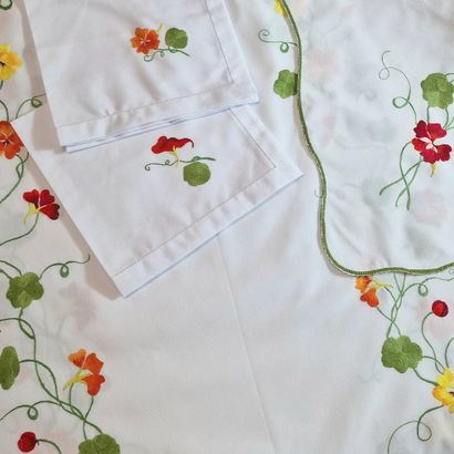 NAPPE RECTANGULAIRE A BORD MOUVEMENTE ET...
