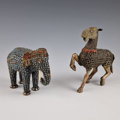 TIBET XXEME SIECLE - DEUX FIGURINES D'ELEPHANT...