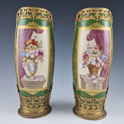 PAIRE DE VASES OVOIDES de Style Empire -...