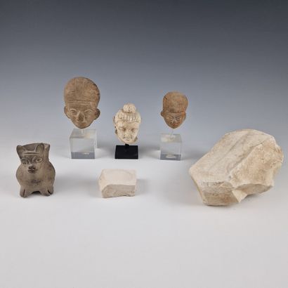 SIX SCULPTURES en terre ou pierre calcaire...