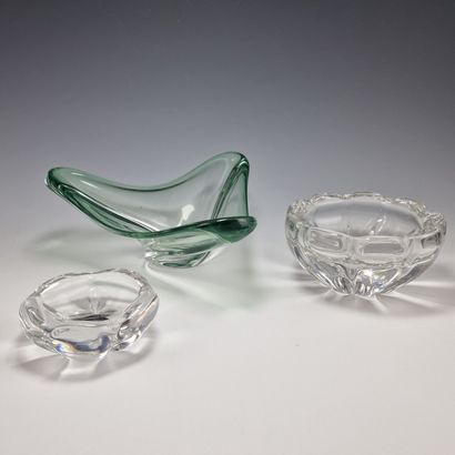 DAUM - DEUX COUPES OU VIDE-POCHES en cristal...