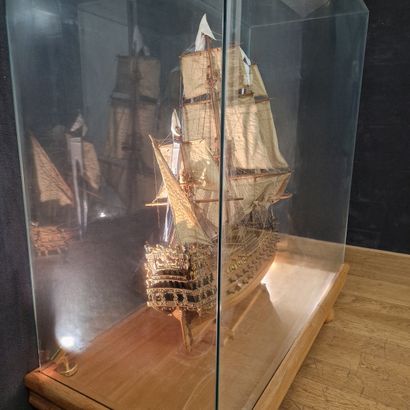 GRANDE MAQUETTE DU SOLEIL ROYAL Moderne 
Sur...