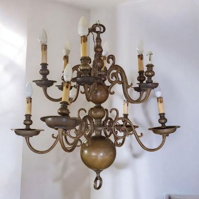 TWO CROWN LIGHT WITH SIX STAGED LIGHT BULBS...