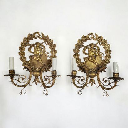 PAIRE D'APPLIQUES ELECTRIQUES A DEUX LUMIERES...