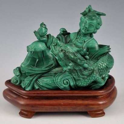 CHINE MODERNE - GROUPE en malachite sculptée...
