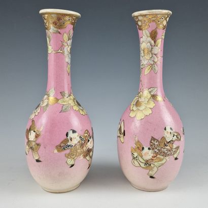JAPON DEBUT DU XXEME SIECLE - PAIRE DE VASES...