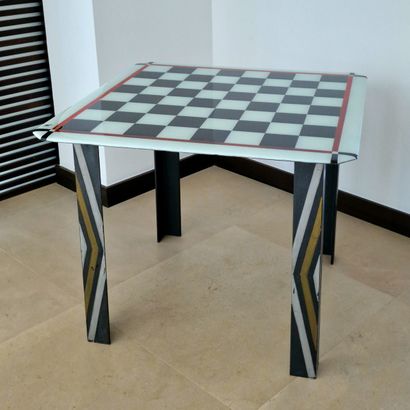 TABLE A JEUX A DAMIER Travail de Designer...
