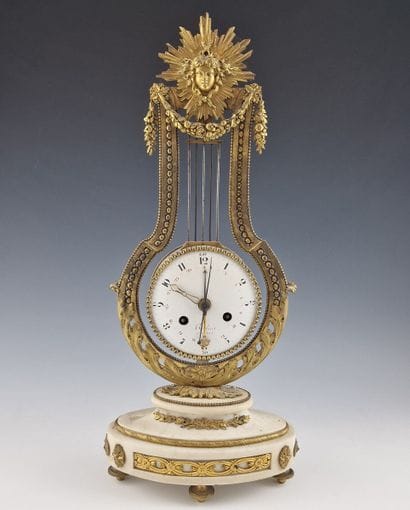 PENDULE LYRE A MOUVEMENT OSCILLANT de Style...