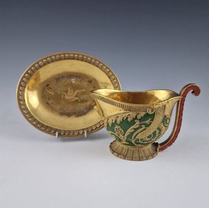 PARIS - TASSE en forme de casque inversé...