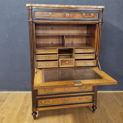 SECRETAIRE de la Fin de l'Epoque Louis XVI...