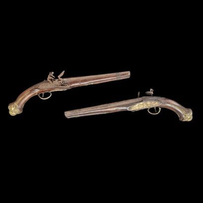 PAIRE DE PISTOLETS D’OFFICIER A SILEX, POUR...