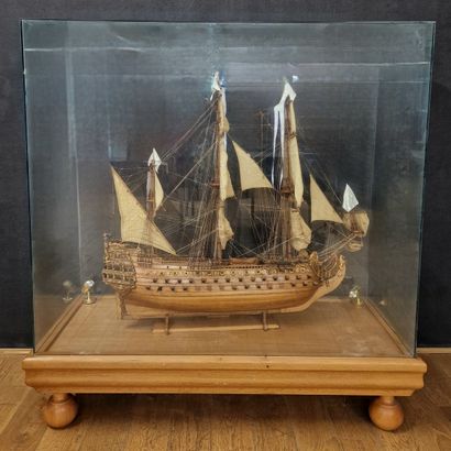 GRANDE MAQUETTE DU SOLEIL ROYAL Moderne 
Sur...