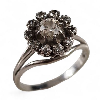 Mid-20th Century MARGUERITE RING in platinum...