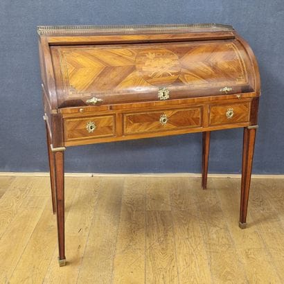 LITTLE CYLINDER DESK, Late Louis XVI period,...