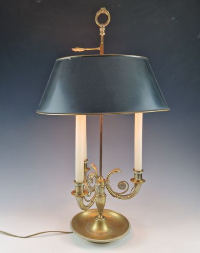 Neoclassical-style THREE-LIGHT BULB LAMP...