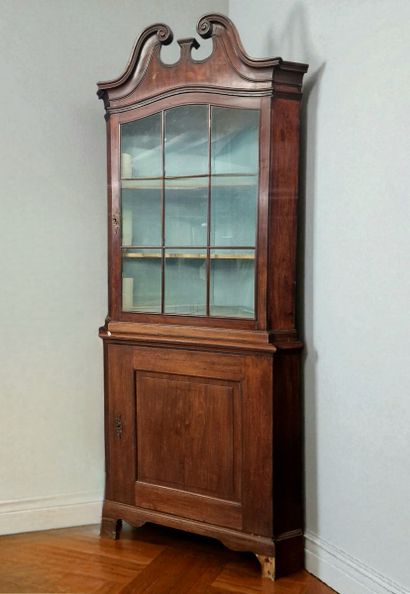 ENCOIGNURE FORMANT VITRINE with two bodies...