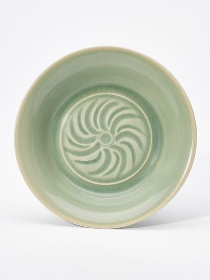 Roger COLLET (1933-2008) ASSIETTE CREUSE...