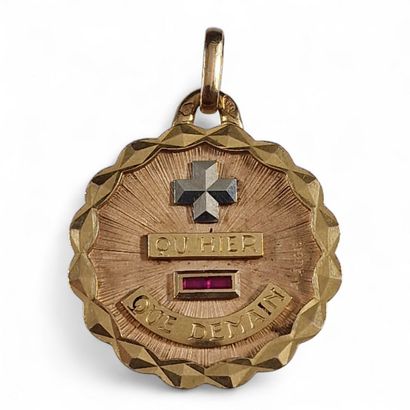 A. AUGIS - MEDAILLE D'AMOUR MODERN PENDANT...