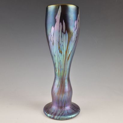 DANS LE STYLE DE LOETZ - VASE OBLONG d'Epoque...
