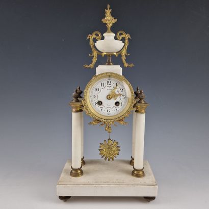 PENDULE PORTIQUE de Style Louis XVI - XIXeme...