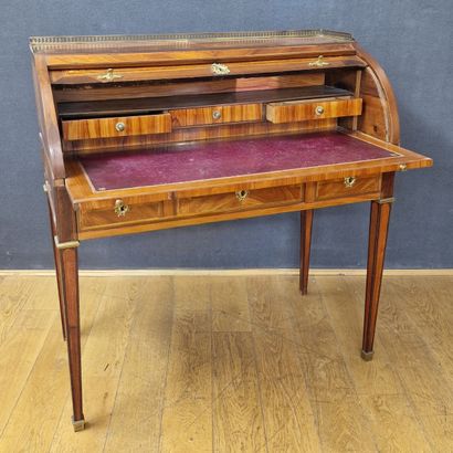 LITTLE CYLINDER DESK, Late Louis XVI period,...