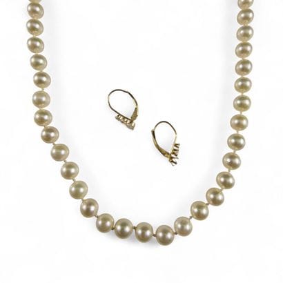 Modern cultured pearl necklace with 585 Millièmes...